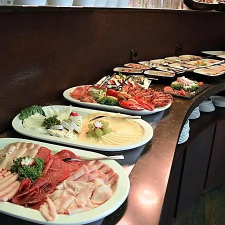 贝尔福德雷尔酒店 酒店